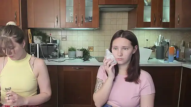 HotCaramellsTV online show from June 19, 2026, 8:20 am