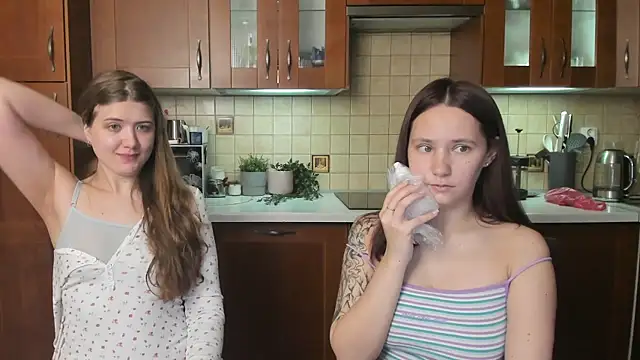 HotCaramellsTV online show from June 18, 2026, 8:13 am