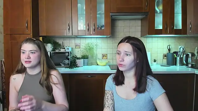 Snapshot of HotCaramellsTV chatting on April 26, 2026, 10:45 am HotCaramellsTV online show from April 26, 2026, 10:45 am
