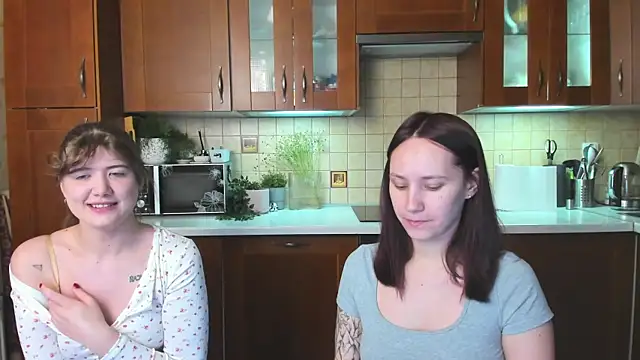 Snapshot of HotCaramellsTV chatting on April 25, 2026, 10:51 am HotCaramellsTV online show from April 25, 2026, 10:51 am