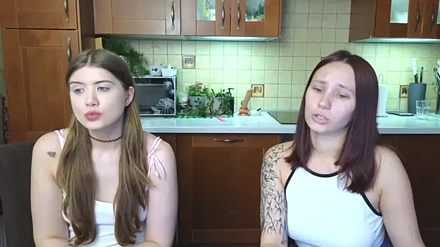 Snapshot of HotCaramellsTV chatting on April 10, 2026, 11:28 am HotCaramellsTV online show from April 10, 2026, 11:28 am