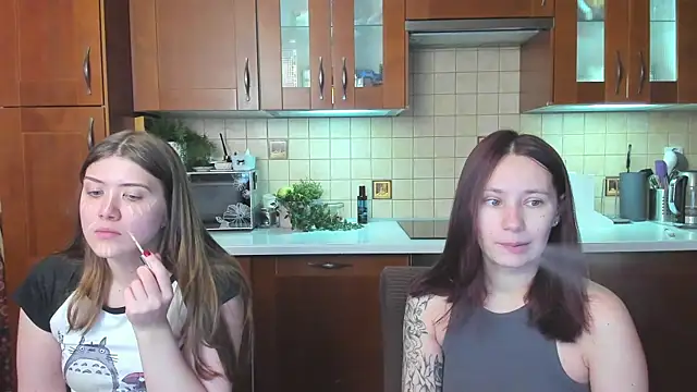 Snapshot of HotCaramellsTV chatting on April 30, 2026, 11:17 am HotCaramellsTV online show from April 30, 2026, 11:17 am