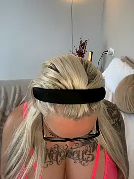 Snapshot of Nina_LiveXXX chatting on January 7, 2026, 9:14 am Nina LiveXXX online show from January 7, 2026, 9:14 am