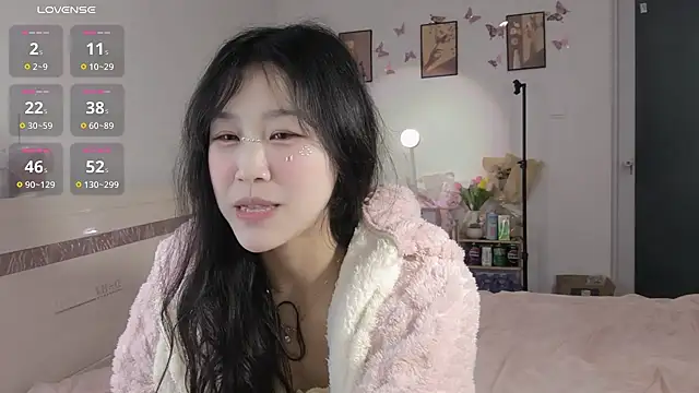 Snapshot of Luminous163 chatting on February 2, 2025, 10:35 am Luminous163 online show from February 2, 2025, 10:35 am