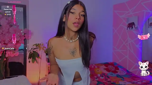 CoralRigan online show from November 28, 2025, 2:01 am