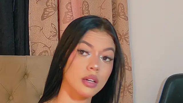 GeorginaHills online show from November 17, 2025, 8:57 pm