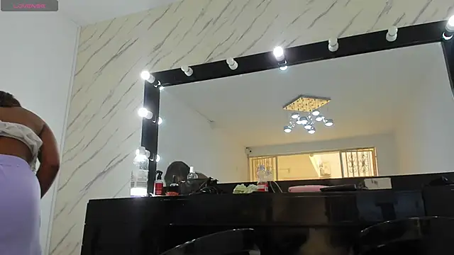 ElisabethMassey online show from January 6, 2026, 1:59 pm