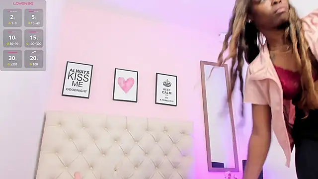 ElisabethMassey online show from November 26, 2025, 2:28 pm