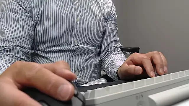 nimirole online show from October 6, 2025, 4:52 pm