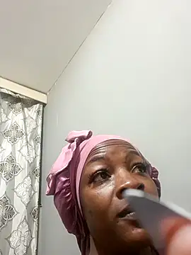 SlimRose24 online show from October 5, 2025, 11:39 pm