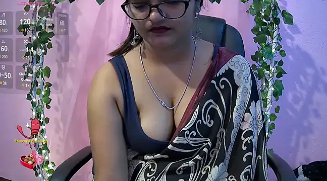 Snapshot of Pari-new chatting on February 10, 2025, 4:19 am Pari-new online show from February 10, 2025, 4:19 am