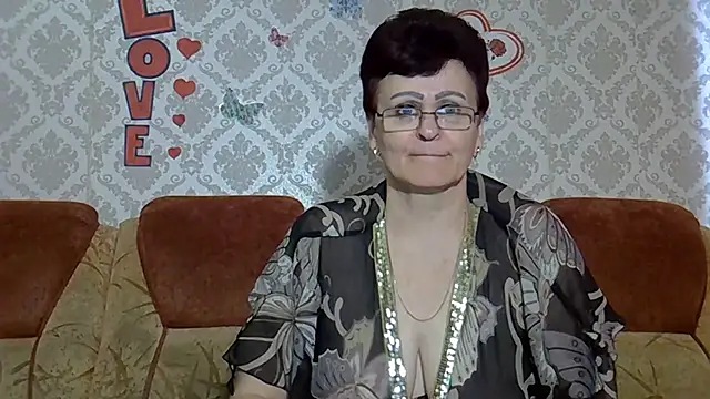 PaulaGolden online show from October 17, 2025, 7:44 am