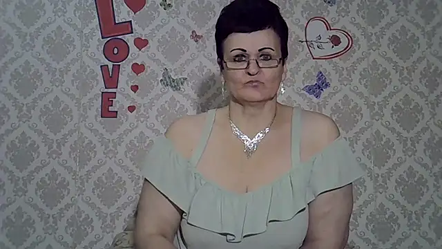 Snapshot of PaulaGolden chatting on December 9, 2024, 3:22 pm PaulaGolden online show from December 9, 2024, 3:22 pm