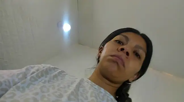 Snapshot of AmiraDulcee chatting on March 1, 2025, 2:44 pm AmiraDulcee online show from March 1, 2025, 2:44 pm
