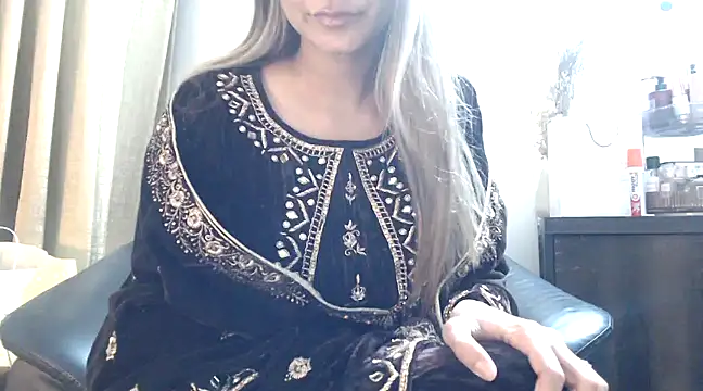 Snapshot of trippy_tina chatting on January 30, 2025, 6:32 pm trippy tina online show from January 30, 2025, 6:32 pm