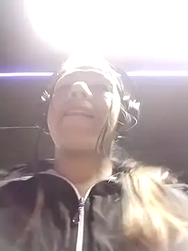 Karenn12 online show from September 19, 2025, 2:15 am