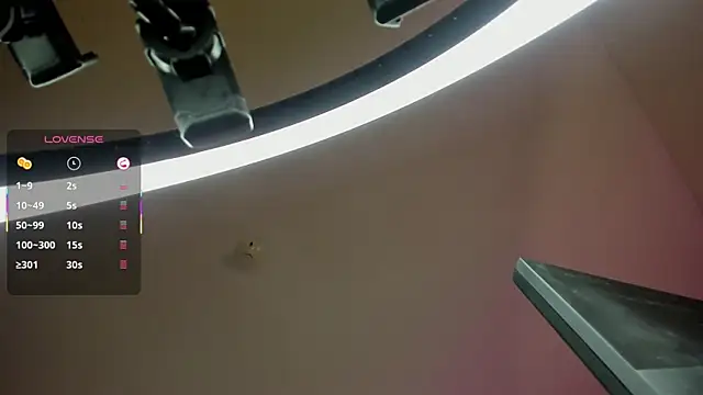 Julie Markk online show from November 12, 2025, 10:24 pm