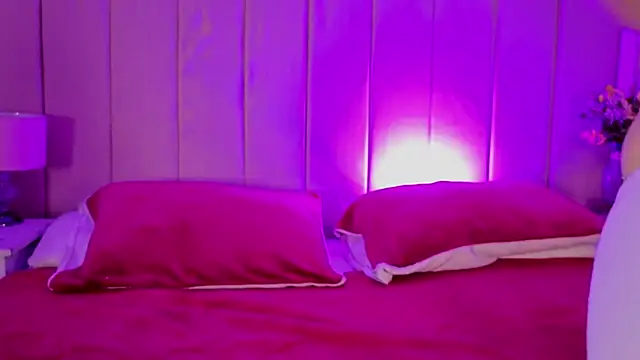 MollyBigBoobs12 online show from April 22, 2026, 9:32 pm