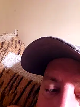 Snapshot of HeteroHotGuy1 chatting on October 5, 2025, 12:45 am HeteroHotGuy1 online show from October 5, 2025, 12:45 am