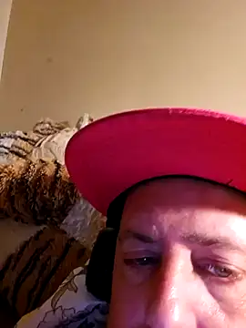 Snapshot of HeteroHotGuy1 chatting on September 14, 2025, 9:04 pm HeteroHotGuy1 online show from September 14, 2025, 9:04 pm