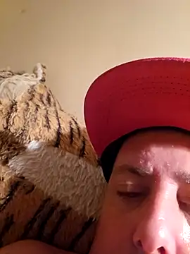 Snapshot of HeteroHotGuy1 chatting on October 10, 2025, 10:43 pm HeteroHotGuy1 online show from October 10, 2025, 10:43 pm