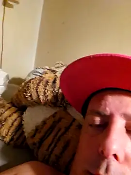 Snapshot of HeteroHotGuy1 chatting on September 10, 2025, 11:48 pm HeteroHotGuy1 online show from September 10, 2025, 11:48 pm