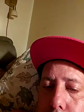 Snapshot of HeteroHotGuy1 chatting on September 20, 2025, 8:36 pm HeteroHotGuy1 online show from September 20, 2025, 8:36 pm