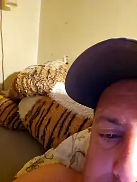 Snapshot of HeteroHotGuy1 chatting on September 24, 2025, 6:58 pm HeteroHotGuy1 online show from September 24, 2025, 6:58 pm