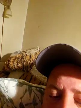 Snapshot of HeteroHotGuy1 chatting on September 28, 2025, 11:01 pm HeteroHotGuy1 online show from September 28, 2025, 11:01 pm