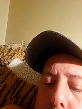 Snapshot of HeteroHotGuy1 chatting on October 3, 2025, 8:54 pm HeteroHotGuy1 online show from October 3, 2025, 8:54 pm