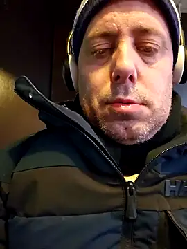 Snapshot of HeteroHotGuy1 chatting on March 17, 2025, 11:24 pm HeteroHotGuy1 online show from March 17, 2025, 11:24 pm