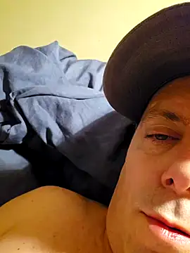 Snapshot of HeteroHotGuy1 chatting on January 29, 2025, 11:25 pm HeteroHotGuy1 online show from January 29, 2025, 11:25 pm