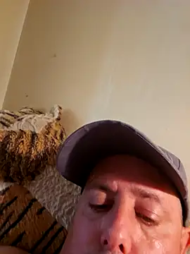 Snapshot of HeteroHotGuy1 chatting on October 5, 2025, 1:02 pm HeteroHotGuy1 online show from October 5, 2025, 1:02 pm