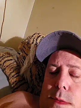 Snapshot of HeteroHotGuy1 chatting on January 11, 2025, 8:21 pm HeteroHotGuy1 online show from January 11, 2025, 8:21 pm