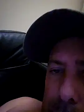 Snapshot of HeteroHotGuy1 chatting on September 9, 2025, 9:35 pm HeteroHotGuy1 online show from September 9, 2025, 9:35 pm