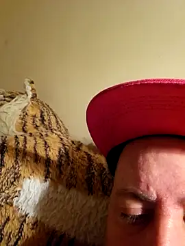 Snapshot of HeteroHotGuy1 chatting on October 7, 2025, 7:59 pm HeteroHotGuy1 online show from October 7, 2025, 7:59 pm