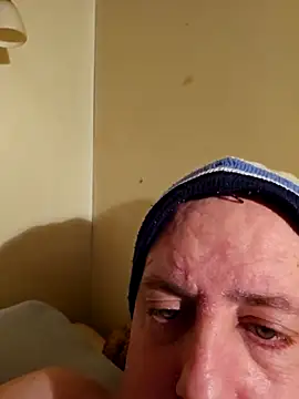 Snapshot of HeteroHotGuy1 chatting on March 11, 2025, 12:00 am HeteroHotGuy1 online show from March 11, 2025, 12:00 am