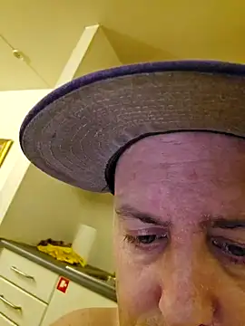 Snapshot of HeteroHotGuy1 chatting on February 6, 2025, 11:48 pm HeteroHotGuy1 online show from February 6, 2025, 11:48 pm