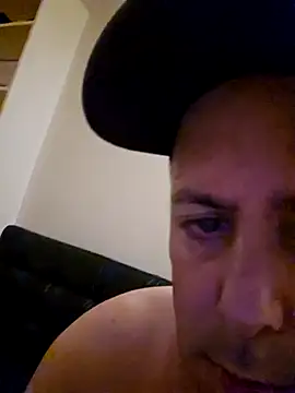 Snapshot of HeteroHotGuy1 chatting on September 22, 2025, 3:12 am HeteroHotGuy1 online show from September 22, 2025, 3:12 am