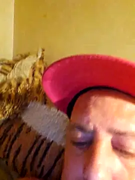 Snapshot of HeteroHotGuy1 chatting on October 21, 2025, 9:25 pm HeteroHotGuy1 online show from October 21, 2025, 9:25 pm