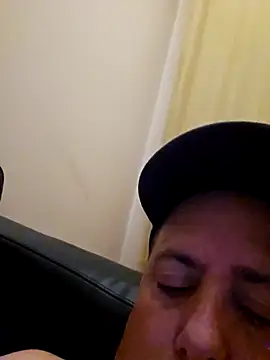 Snapshot of HeteroHotGuy1 chatting on September 30, 2025, 7:53 pm HeteroHotGuy1 online show from September 30, 2025, 7:53 pm