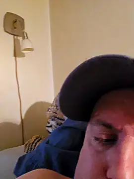 Snapshot of HeteroHotGuy1 chatting on January 27, 2025, 10:05 am HeteroHotGuy1 online show from January 27, 2025, 10:05 am