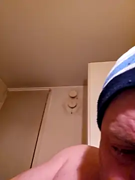 Snapshot of HeteroHotGuy1 chatting on March 6, 2025, 12:32 am HeteroHotGuy1 online show from March 6, 2025, 12:32 am