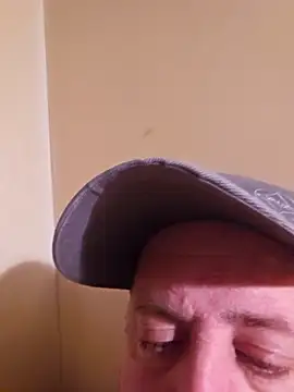 Snapshot of HeteroHotGuy1 chatting on March 13, 2025, 10:54 pm HeteroHotGuy1 online show from March 13, 2025, 10:54 pm