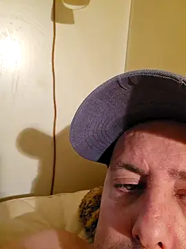 Snapshot of HeteroHotGuy1 chatting on January 20, 2025, 8:52 am HeteroHotGuy1 online show from January 20, 2025, 8:52 am