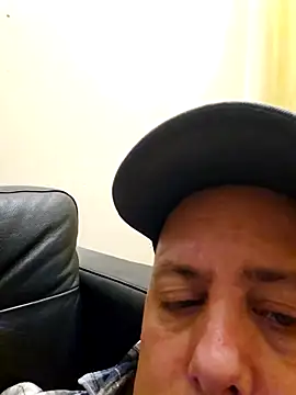 Snapshot of HeteroHotGuy1 chatting on February 22, 2025, 9:48 pm HeteroHotGuy1 online show from February 22, 2025, 9:48 pm