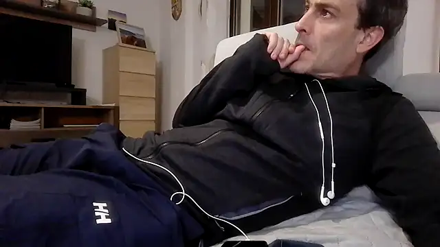 basquehotboy online show from May 10, 2026, 9:27 pm
