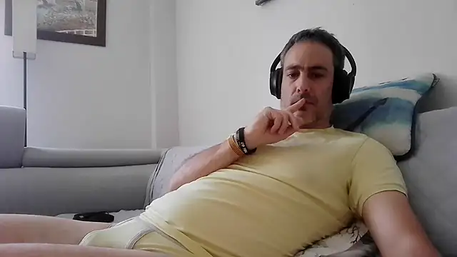basquehotboy online show from April 15, 2026, 10:32 am