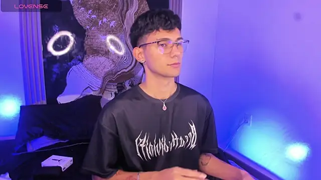 Snapshot of Alexx_tc chatting on March 17, 2026, 9:51 pm Alexx tc online show from March 17, 2026, 9:51 pm