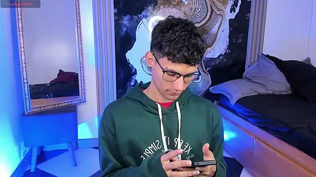 Snapshot of Alexx_tc chatting on April 1, 2026, 4:36 am Alexx tc online show from April 1, 2026, 4:36 am